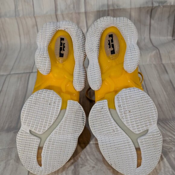 Nike LeBron 19 - Men's Yellow-Gold CZ0203-700 19 Men's Basketball Shoes Size 11 - Picture 16 of 16